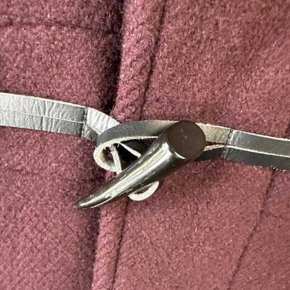 Uniqlo Wool Blend Pea / Duffle Coat Men’s Small Burgundy Toggle‎ Buttons Preppy - Picture 4 of 11